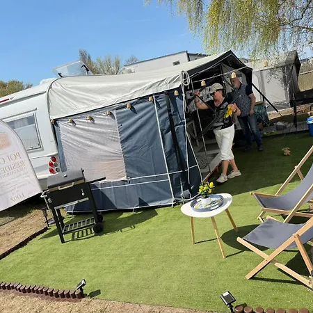 אתר קמפינג Dolce Surf Camp יאסטארניה